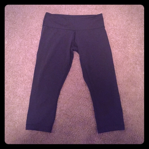 Lululemon crop yoga pants