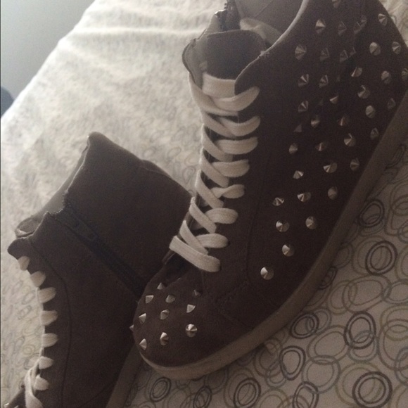 Shoes - Picture 1 of 1