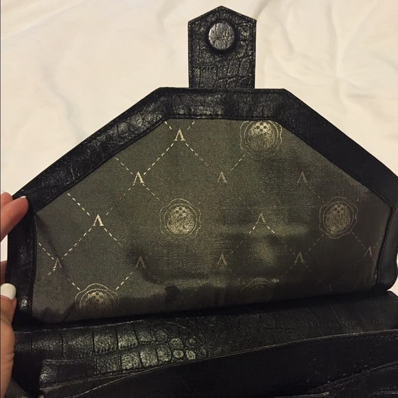 Handbag - Picture 2 of 3