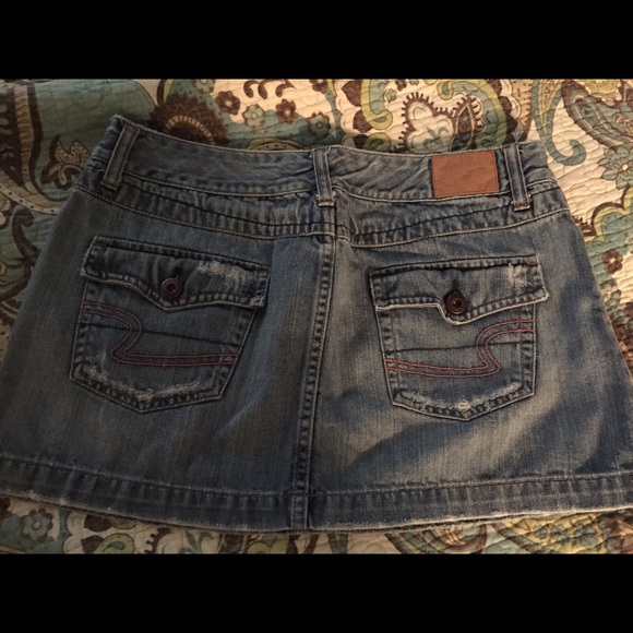 American Eagle denim skirt, size 8 - Picture 2 of 3