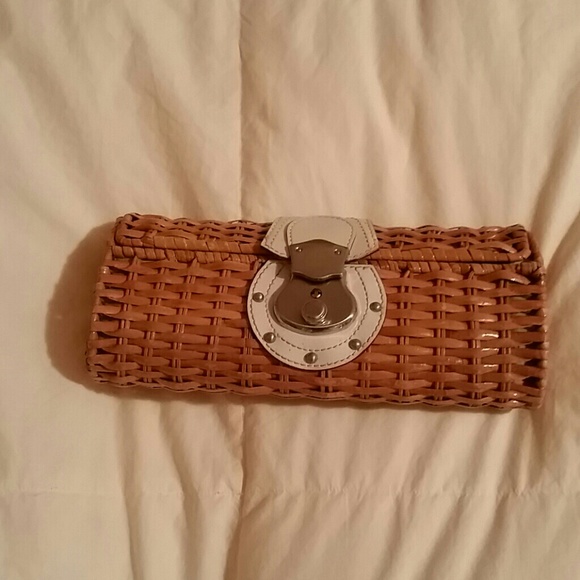 Woven clutch