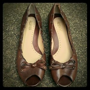 Brown leather peep toe Kenneth Cole flats