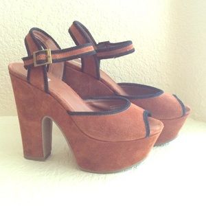 ADORABLE peep toe platforms from Urban Outfitters.