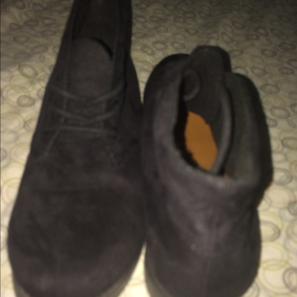 Shoes - Picture 2 of 3