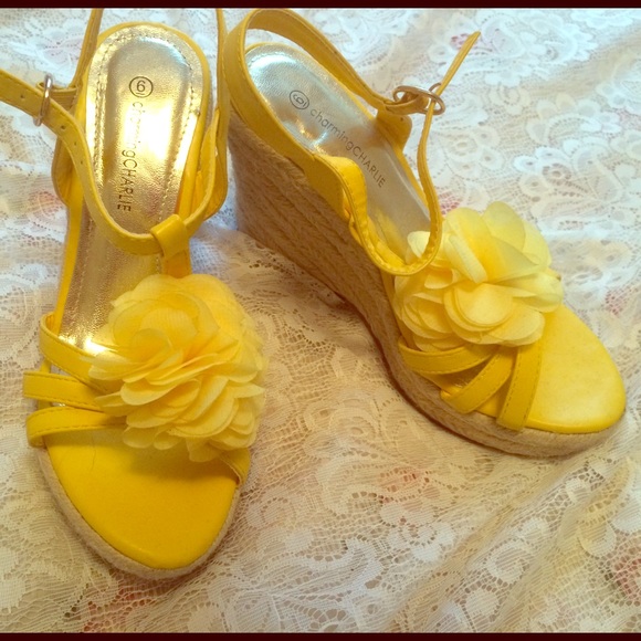 Charming Charlie size 6 yellow floral wedges