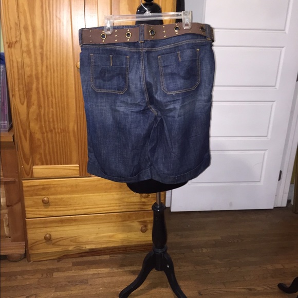 APT 9 jean shorts w/belt size 14 New