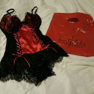 NWOT Fredericks Lingerie