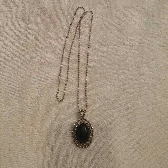 Black and silver necklace - Picture 1 of 2