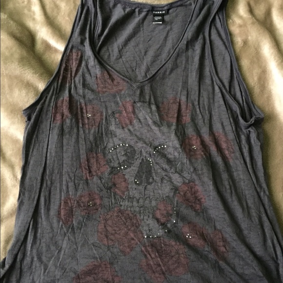 Grungy skull tank.