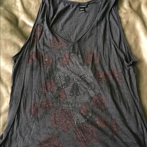 Grungy skull tank.