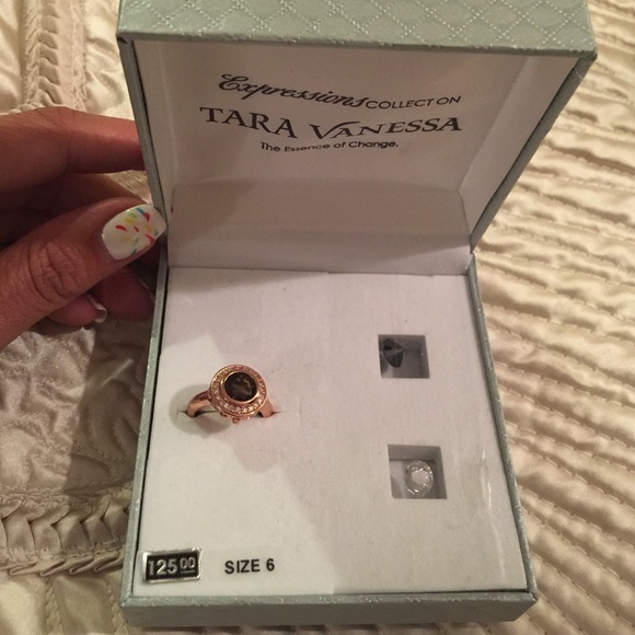 Tara Vanessa Ring with Interchangeable stones