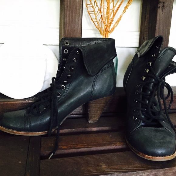 ‼️SOLD‼️JEFFREY CAMPBELL lace up booties size 7.5 - Picture 1 of 4