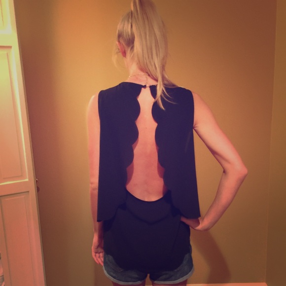 Size M Open Back Scallop Tank