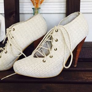Ivory Lace up ankle booties size 7.5