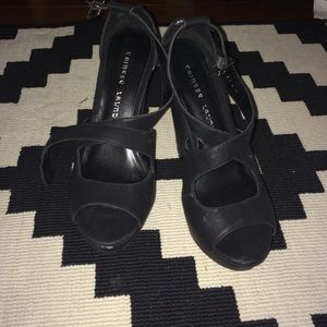 Black wedges