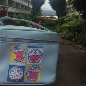 Doraeon makeup carrier