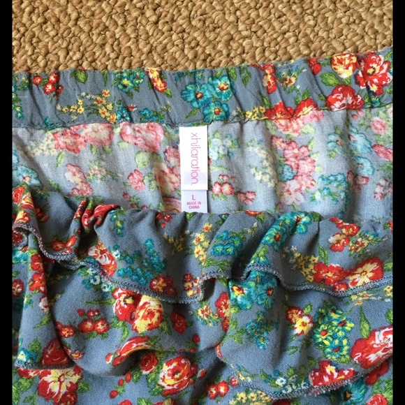 🚫SOLD🚫Xhilaration Floral Romper Size Large - Picture 3 of 4