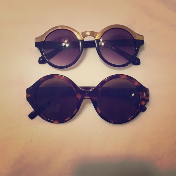2 pairs of sunglasses
