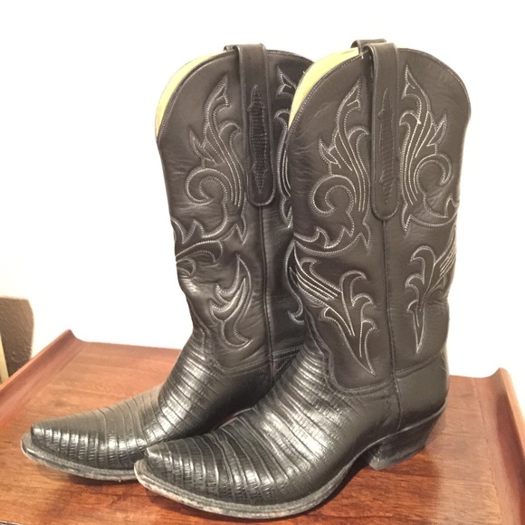 Size 7 women's cowboy boots
