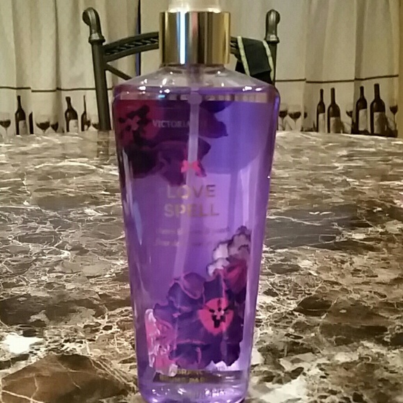 Victoria Secret "Love Spell" mist spray