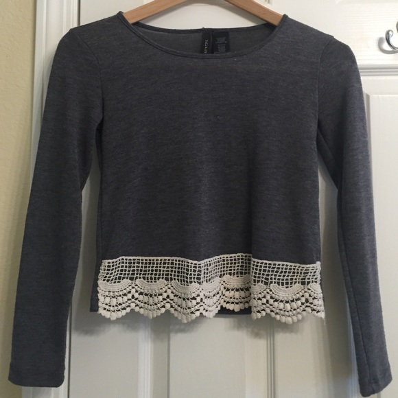Grey cropped half sleeve shirt.