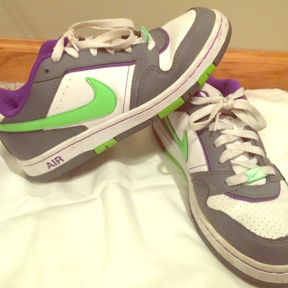 💚PRICEDROP💜Nike Air shoes💜💚 - Size 7.5