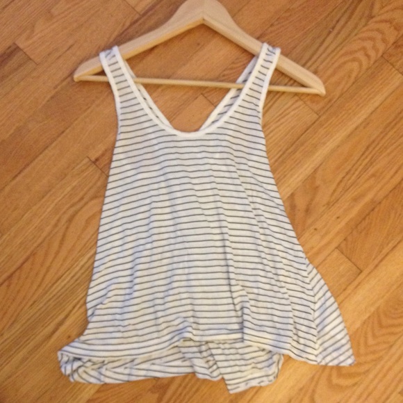 GAP loose tank with crossed back