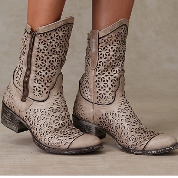 💥ISO Free people exclusive OG pre-order any size