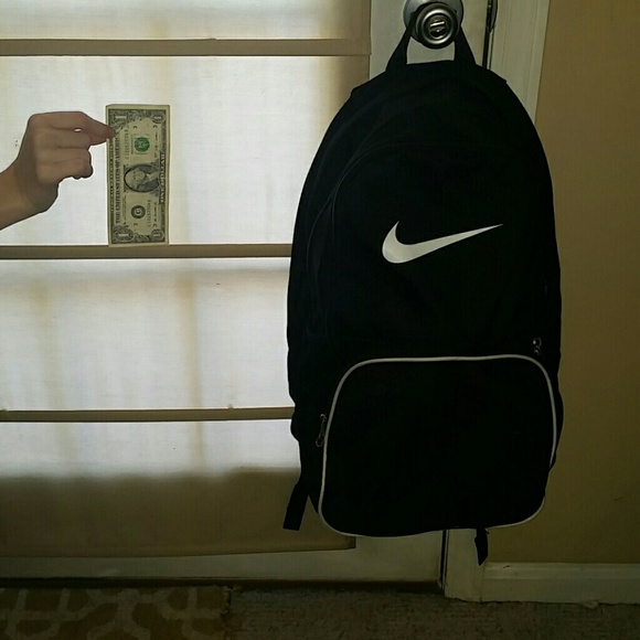 SOLD!             Nike backpack black and white - Picture 4 of 4