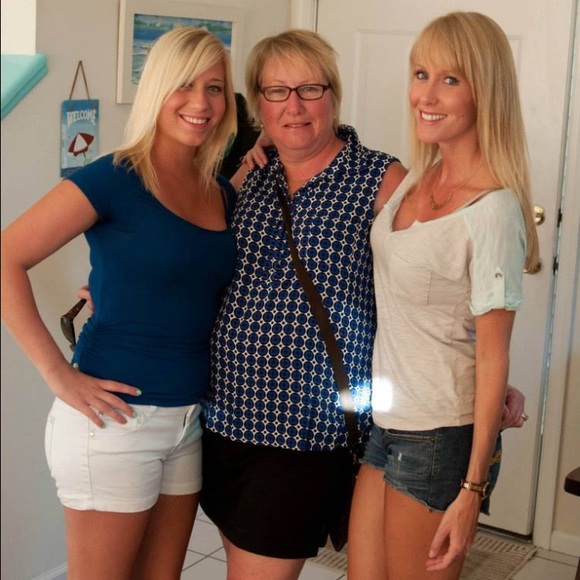 Meet your seller🙋🏼 - Picture 2 of 4