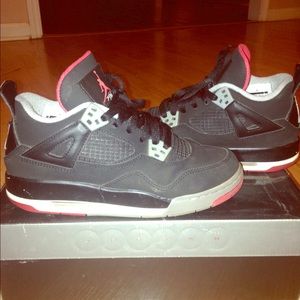 Air Jordan 4 Retro (GS) Black / Cement / Fire Grey