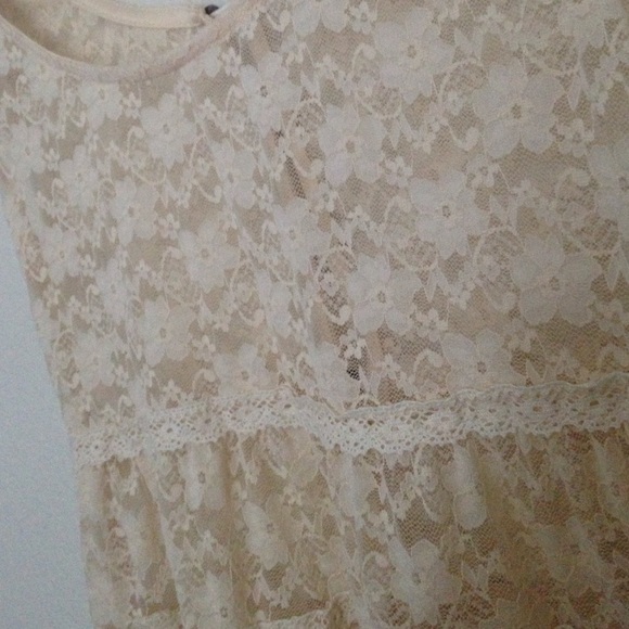 BRAND NEW lace top - Picture 3 of 3