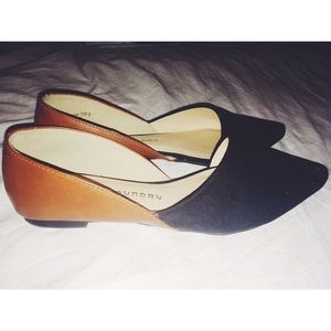 Chinese Laundry Dual-tone pointed Flats