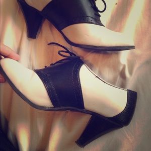 Bass Glenbrook High Heel Saddle Shoe