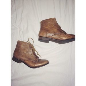 🔸 SOLD 🔸Steve Madden Lace-up Booties