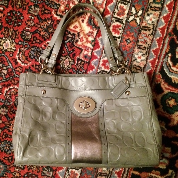 Coach satchel purse gray silver color, beautiful!