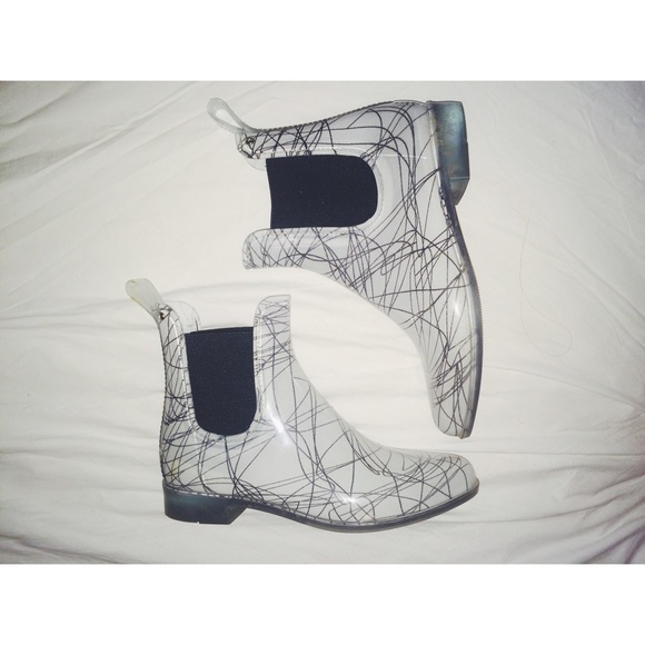 French Connection Shoes - 🔸SOLD 🔸French Connection Graphic design