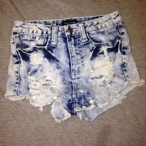 NWOT HIGH WAISTED CUT OFF JEAN SHORTS