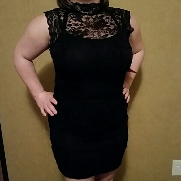 Short fitted lace dress with tags size L