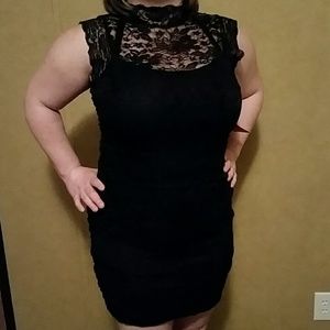 Short fitted lace dress with tags size L