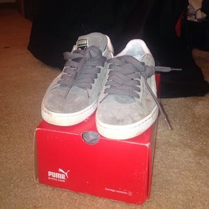 Pumas size 9 Men
