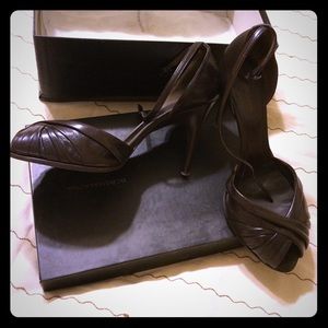 Bcbg brown peep toe 3" heel