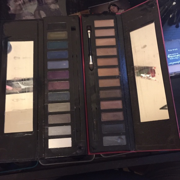 Makeup bundle - Picture 2 of 2