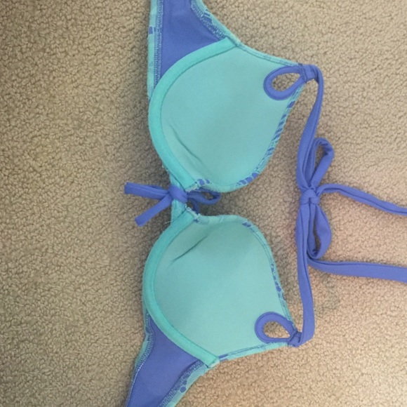 Victoria's Secret bikini top - Picture 2 of 3