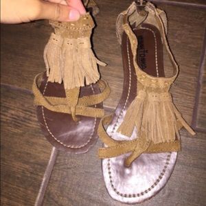 Minnetonka fringe sandals size 6-6.5