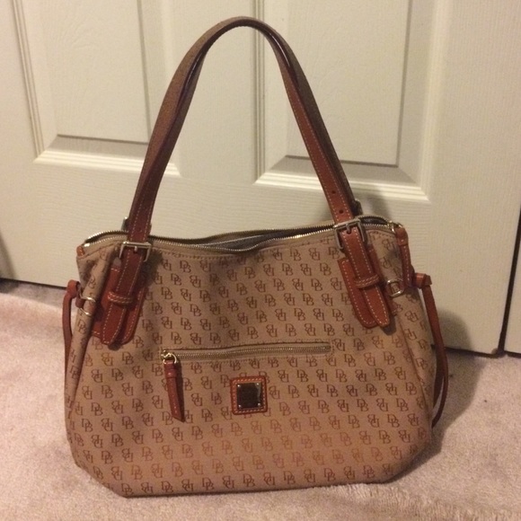 Dooney & Bourke Handbags - Large dooney & bourke bag.