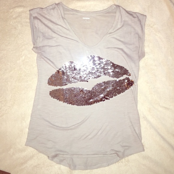Express Sequin Lips Scoop Neck Tee