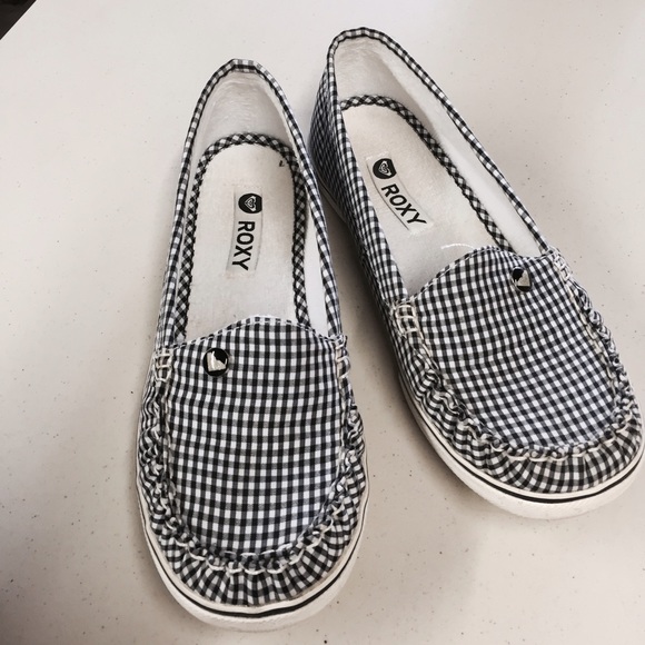 Roxy cover toe flats