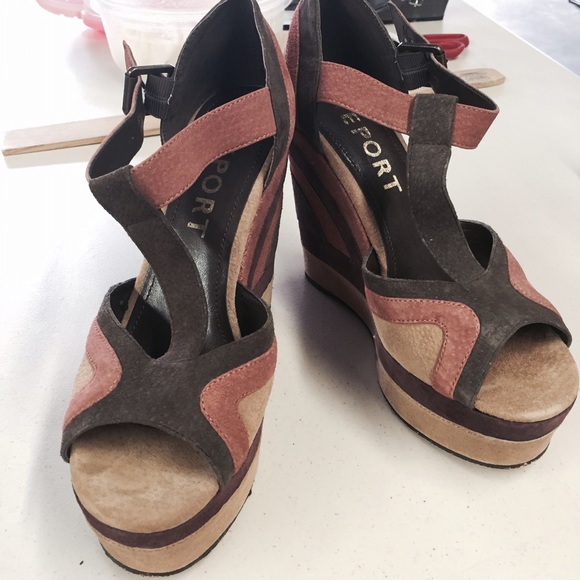Report straps heels