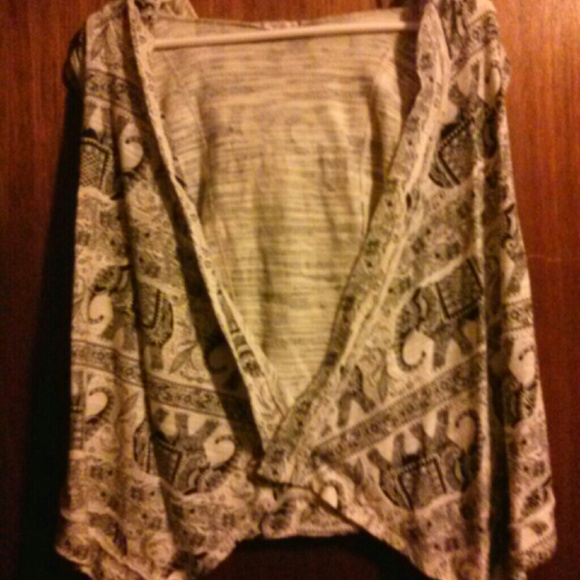 Only worn once. It is a XL but fist like a L